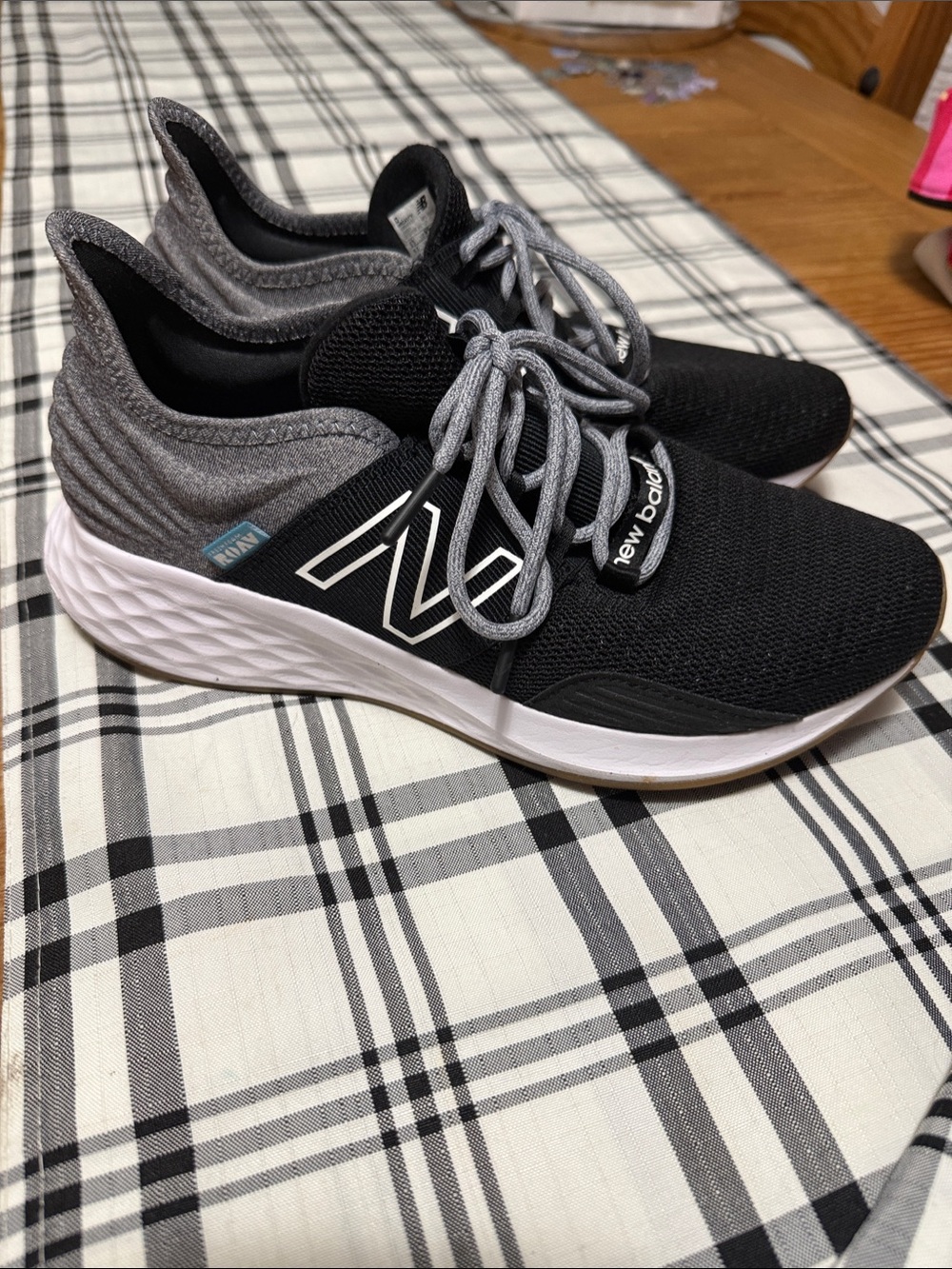 New Balance Women's Black & Gray Lightweight Athletic Sneakers Roav Fresh Foam
